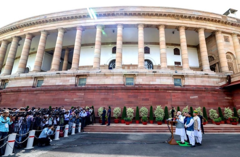 where does narendra modi live